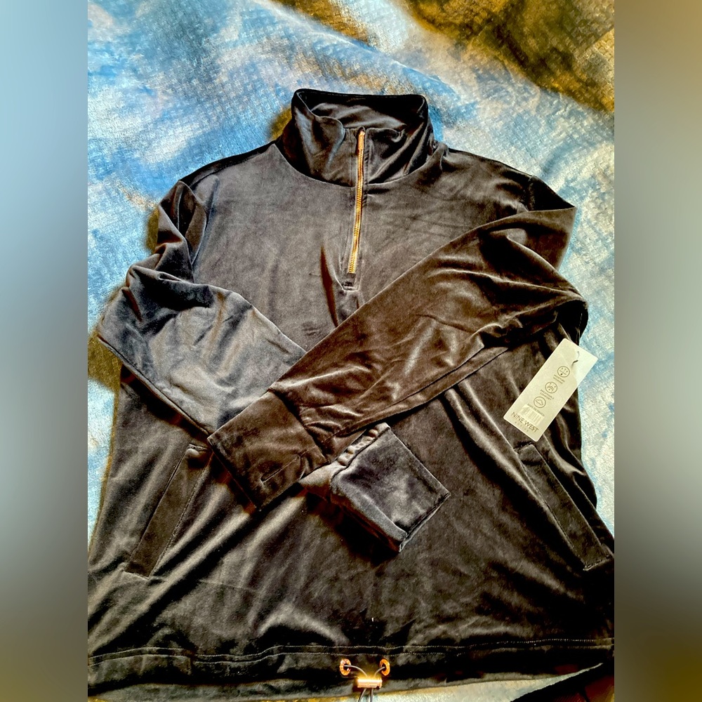 Beautiful Nine West Active, medium, nwt, black, velour feeling, quarter zip top
